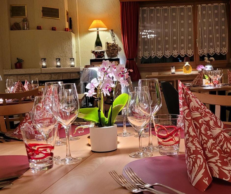 Reves Gourmands, Hotellerie & Gastronomie Vernayaz Eksteriør bilde