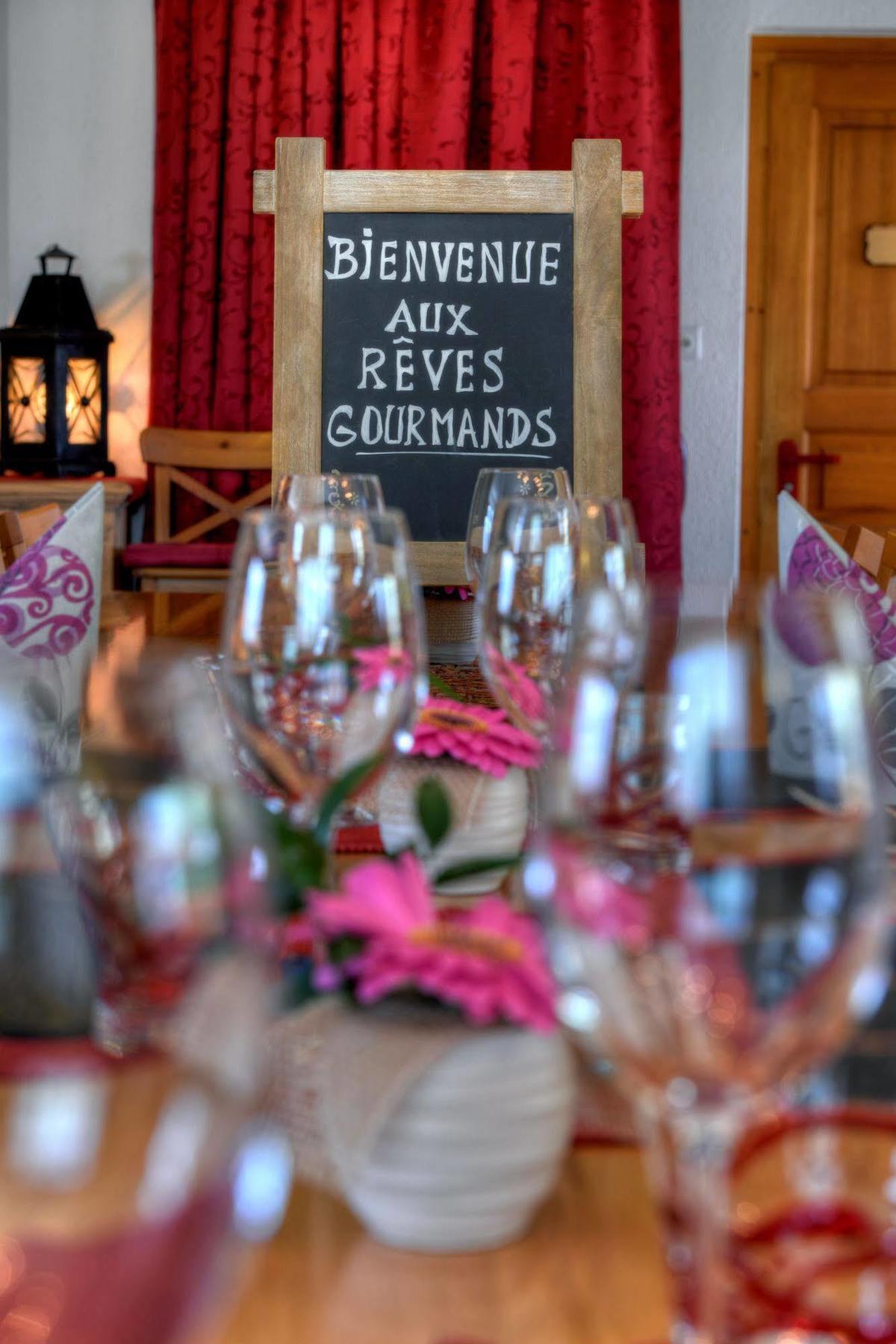 Reves Gourmands, Hotellerie & Gastronomie Vernayaz Eksteriør bilde