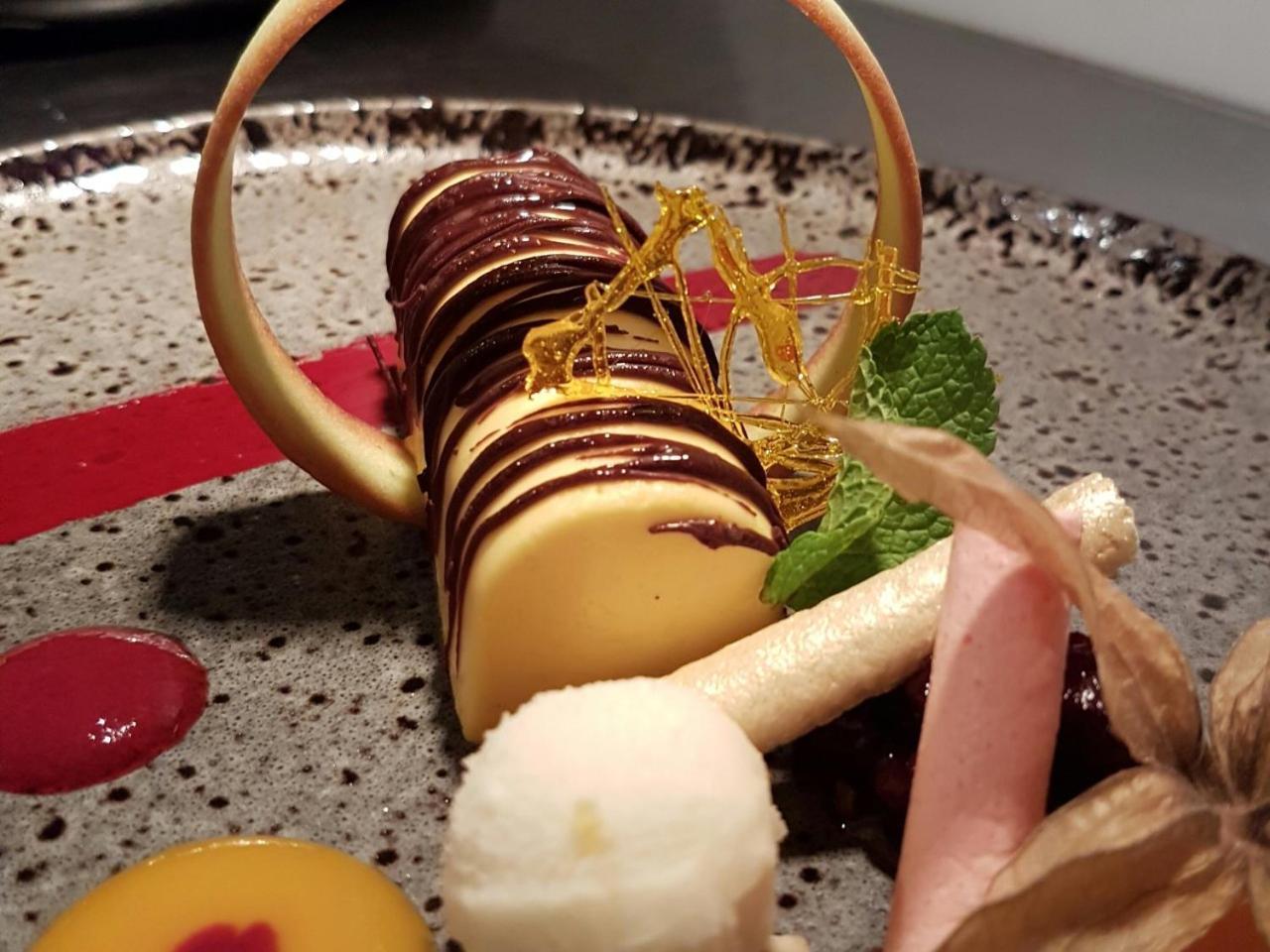 Reves Gourmands, Hotellerie & Gastronomie Vernayaz Eksteriør bilde